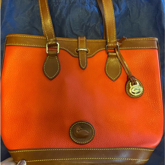 Dooney & Bourke Handbags - Dooney & Bourke purse